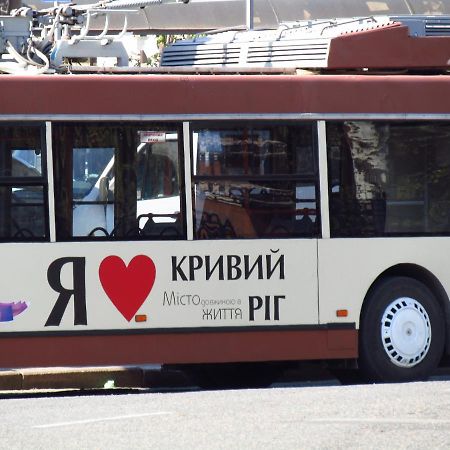 קריבוי רוג Однокімнатні Апартаменти Повністю מראה חיצוני תמונה